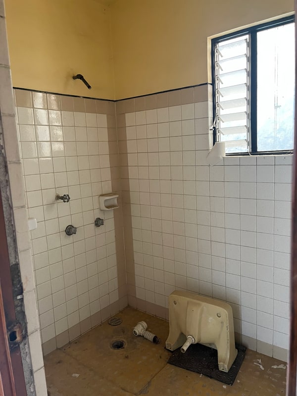 Large full bathroom in a four bedroom house for sale in El Centro, Oaxaca