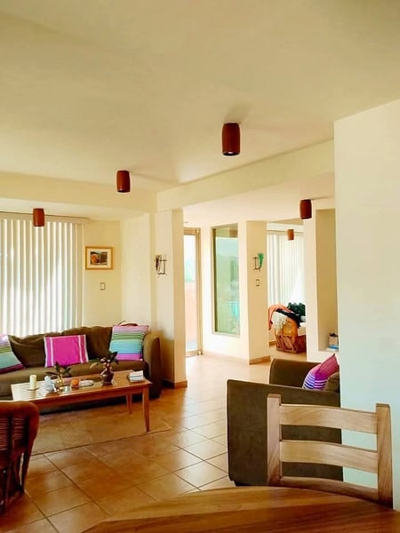 Open living room with natural light in a three level house for sale in Colonia Loma Linda, Oaxaca de Juarez