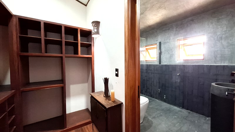 Bedroom 3 en-suite bathroom and walk-in closet — luxury property in San Felipe del Agua