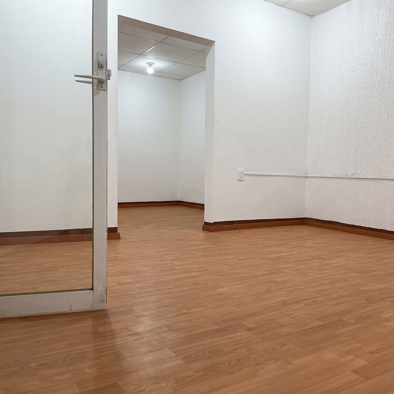 Medical office for rent on Calle Vasconcelos in Oaxaca City with large windows and tile floor