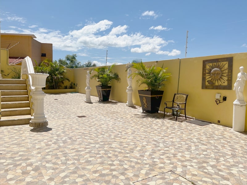 Tiled back patio of a house for rent in Oaxaca City with a ten thousand liter cistern below