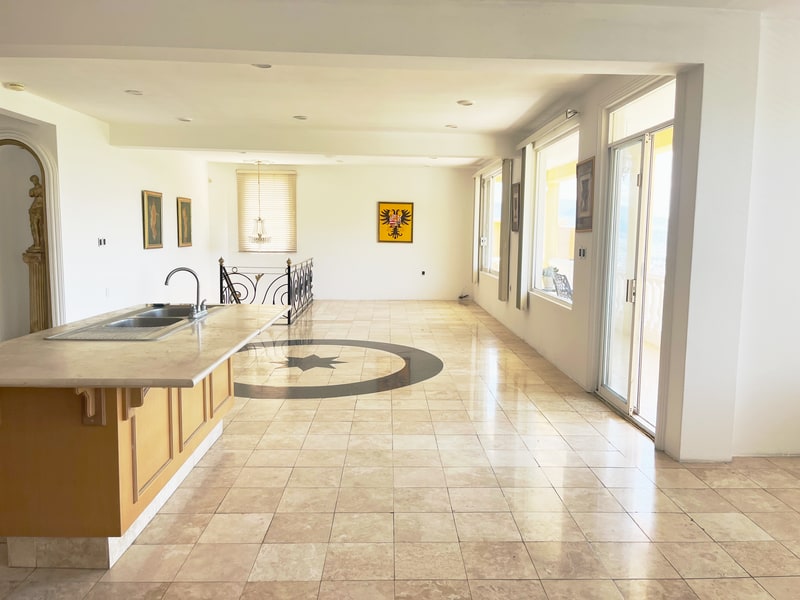 Dining room with marble floor in the open plan first floor of a casa en renta in Oaxaca City