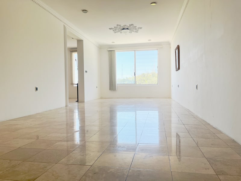 Living room of ten by five meters with marble floor in a luxury house rental in Colonia Estrella, Oaxaca