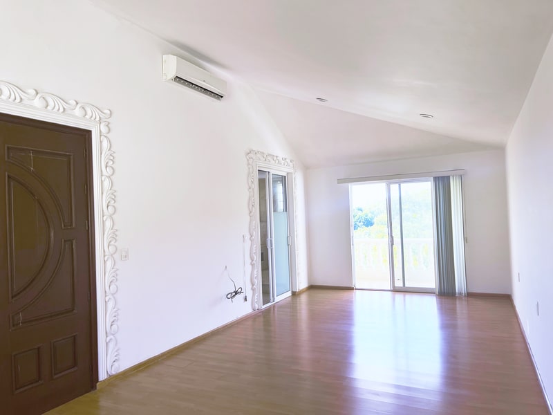Master bedroom with air conditioning and doors onto its private balcony in a Colonia Estrella mansion rental, Oaxaca